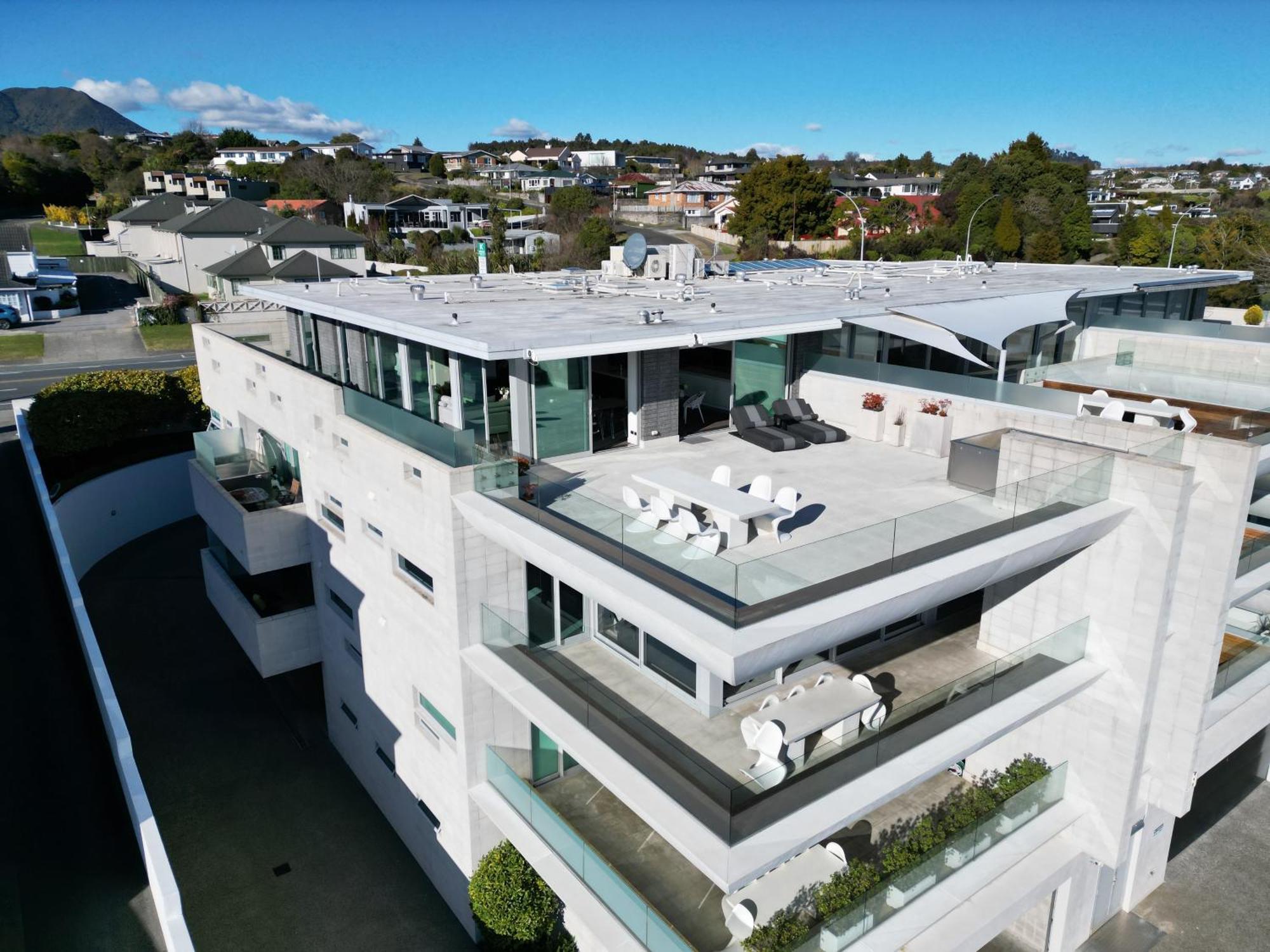 Sacred Waters Taupo Aparthotel Exterior photo The penthouse apartment at 100 on Oxford